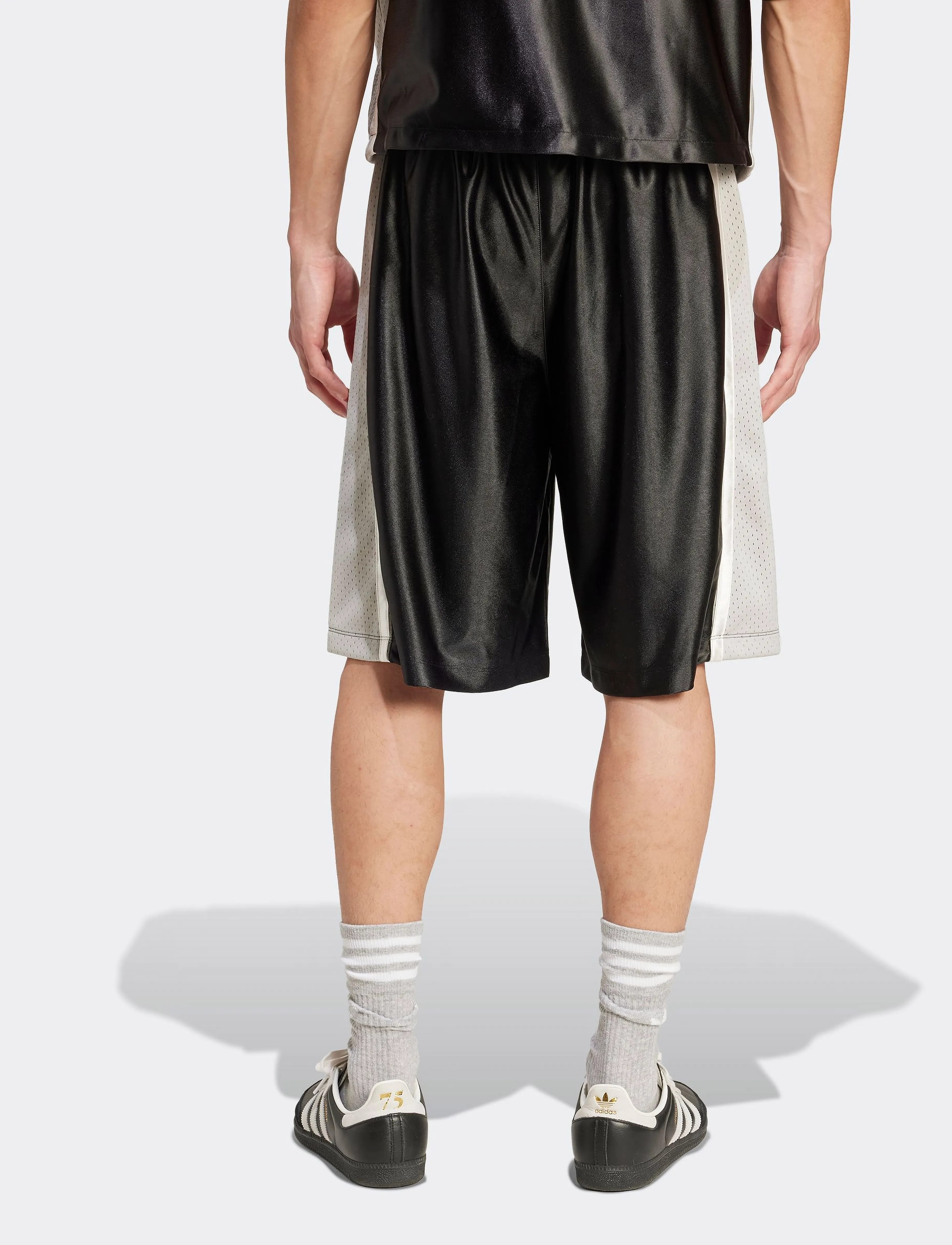 adidas Originals - CUTLINE SHORT - shorts décontractés - black - 4