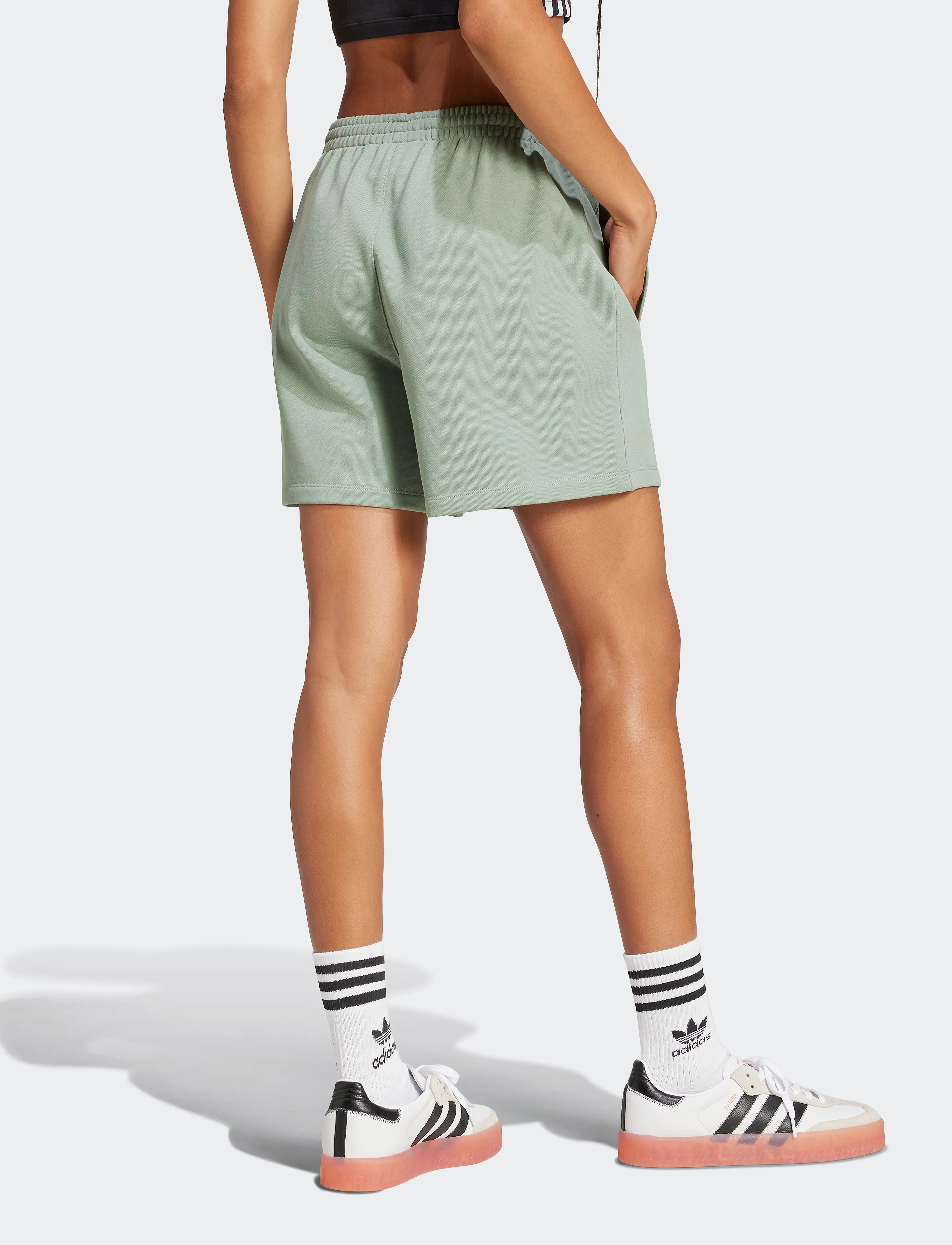 adidas Originals - ESS SHORTS - afslappede shorts - silgrn - 3