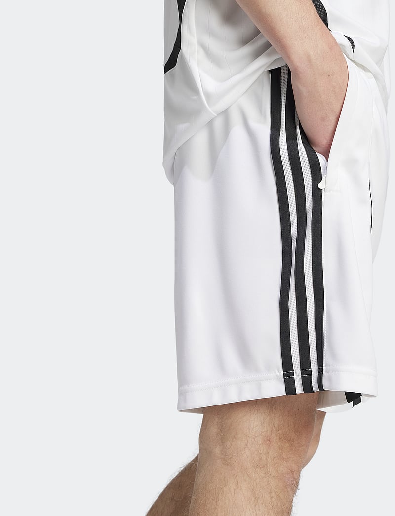 adidas Originals - TEAMGEIST SHO - treniruočių šortai - white/black - 5