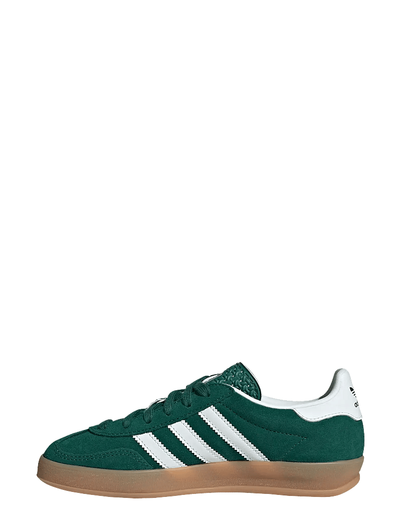 adidas Originals - GAZELLE INDOOR J - låga sneakers - cgreen/ftwwht/gum2 - 2