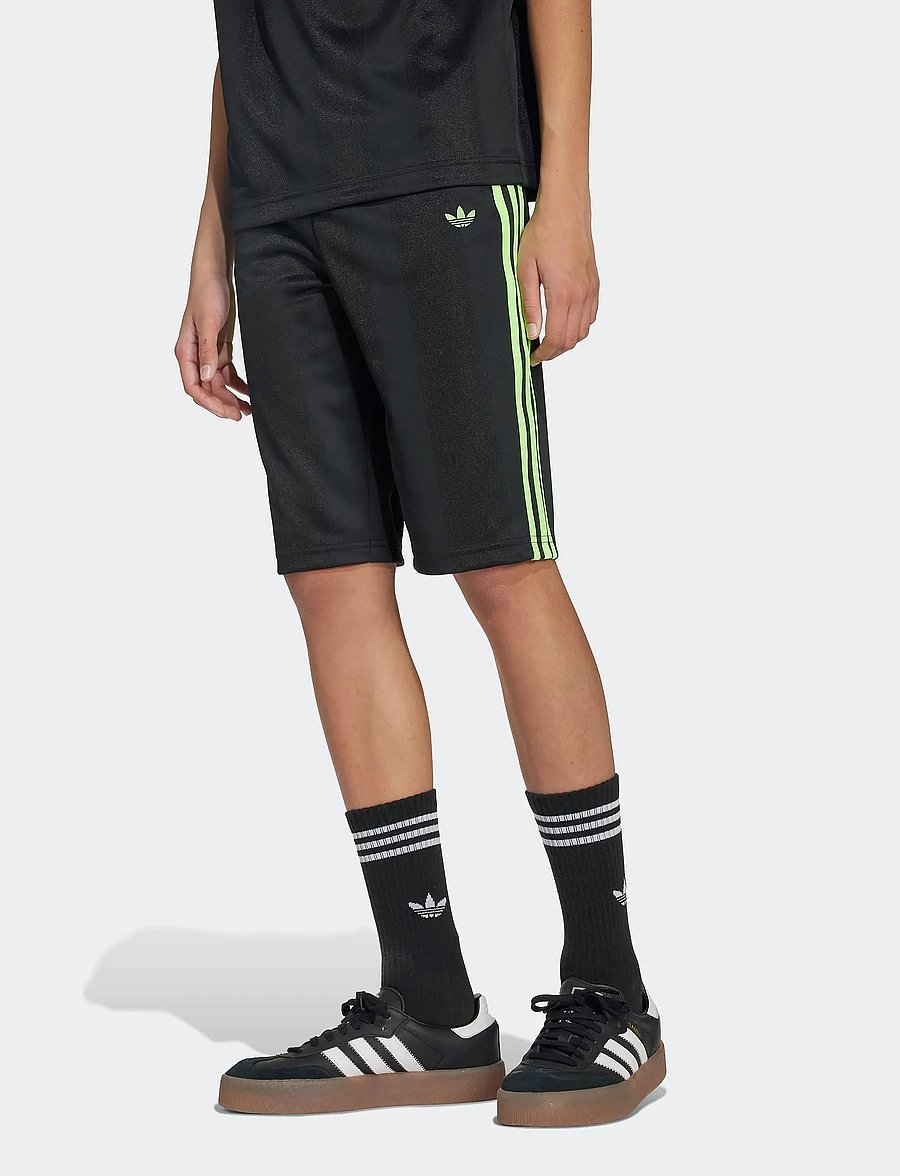 adidas Originals - SHORTS - black/siggnr - 0