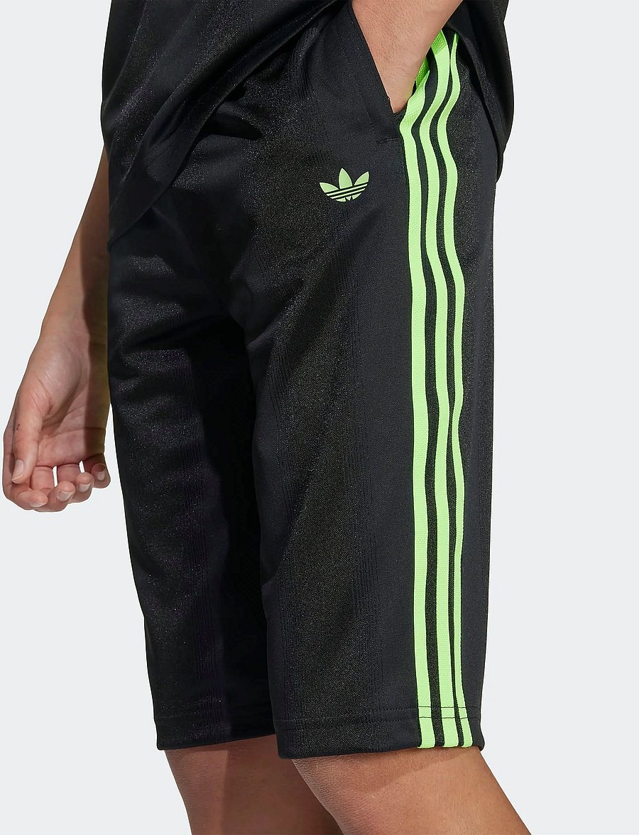adidas Originals - SHORTS - black/siggnr - 2