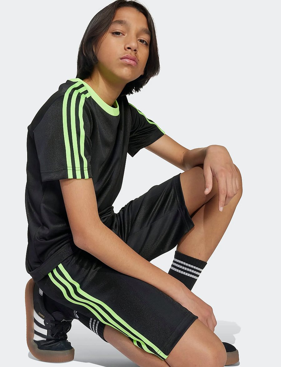 adidas Originals - SHORTS - black/siggnr - 3
