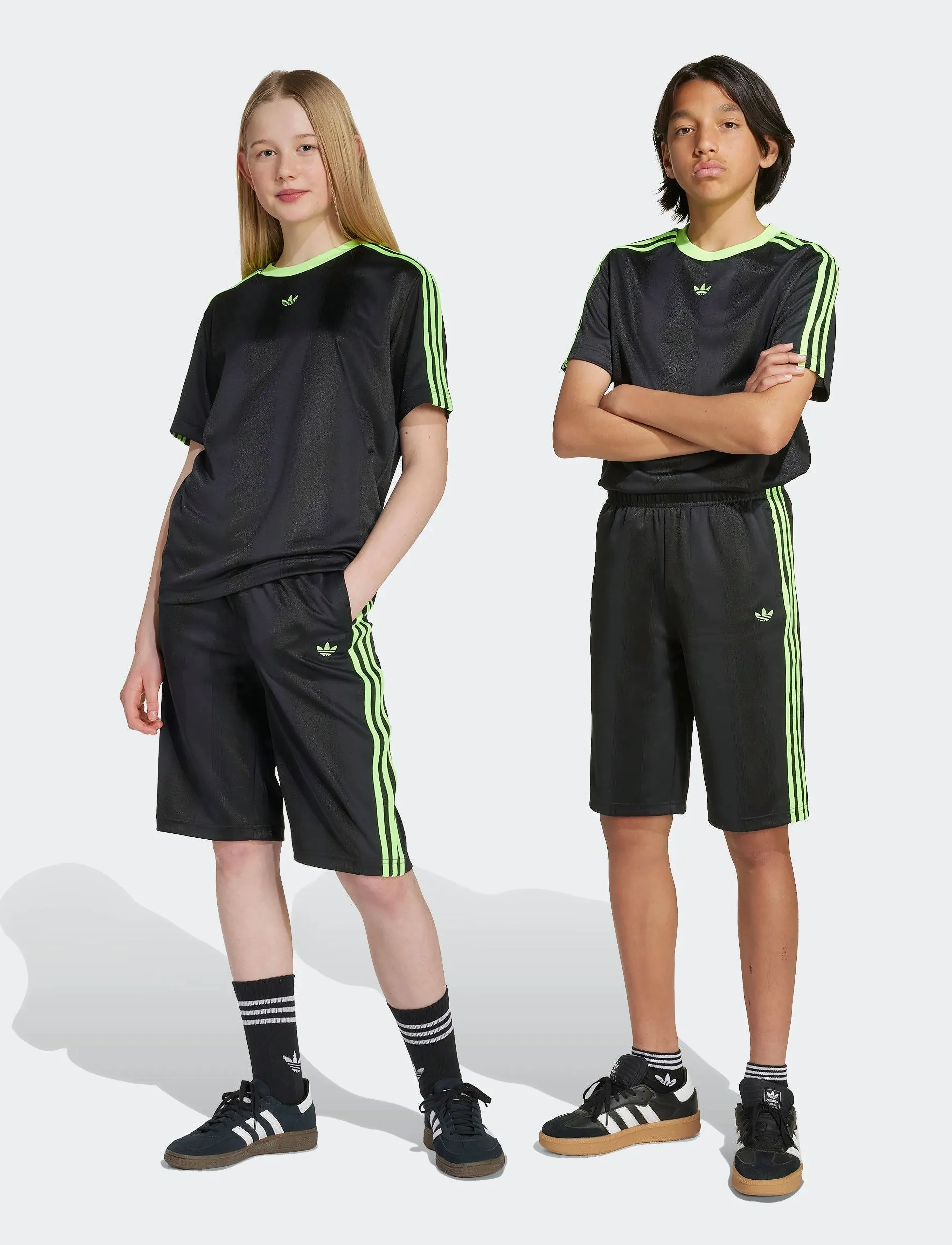 adidas Originals - SHORTS - black/siggnr - 4