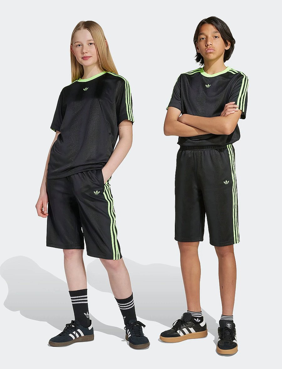adidas Originals - SHORTS - black/siggnr - 4