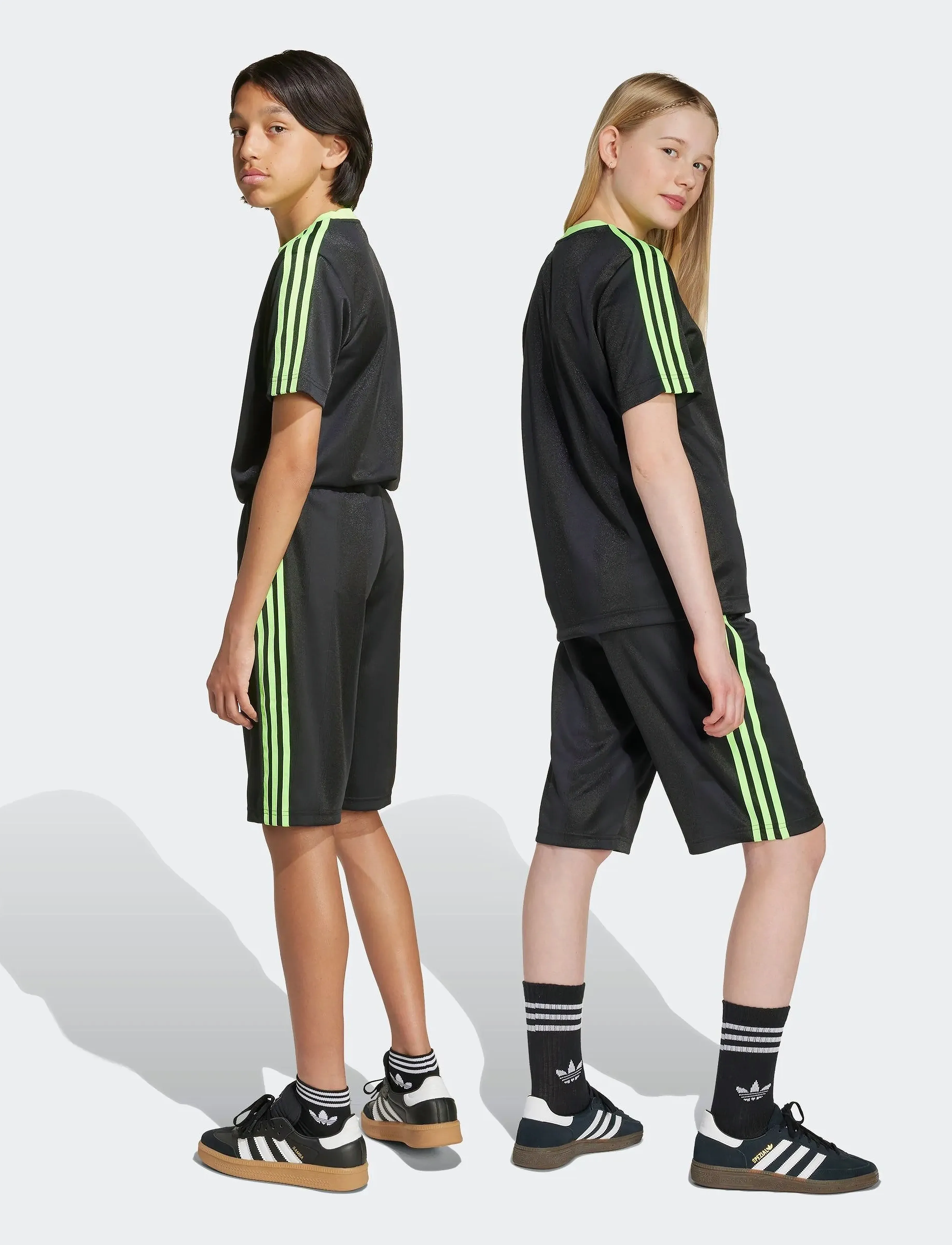 adidas Originals - SHORTS - black/siggnr - 5