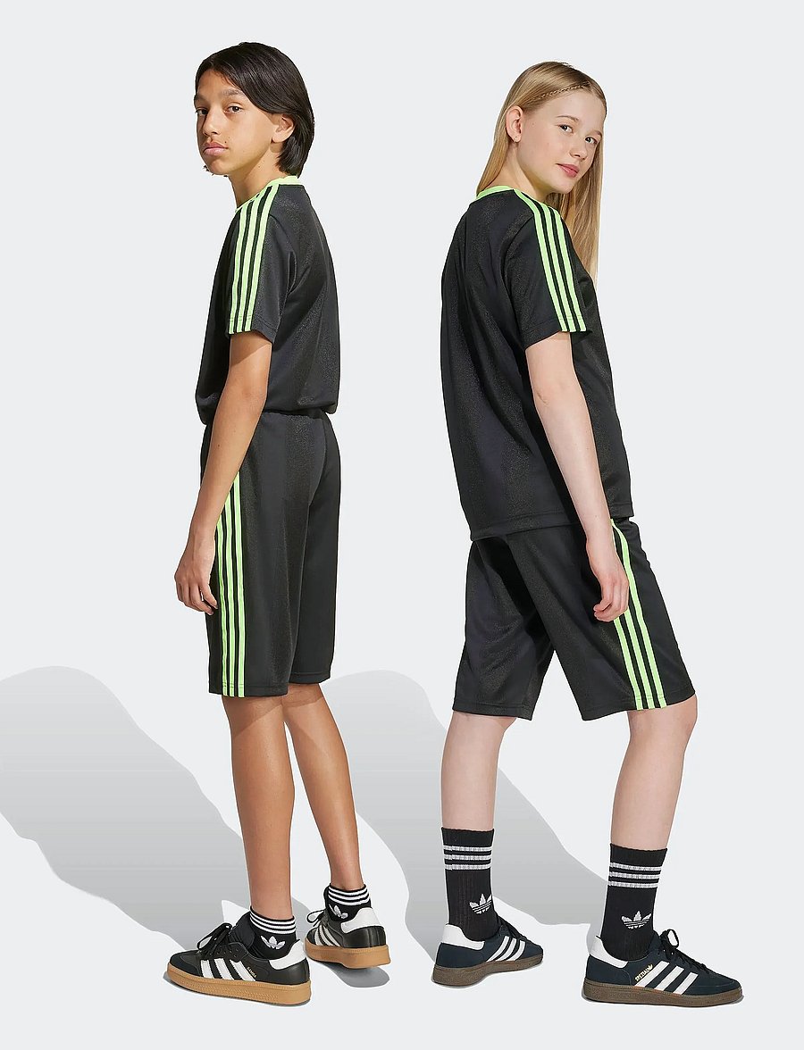 adidas Originals - SHORTS - black/siggnr - 5