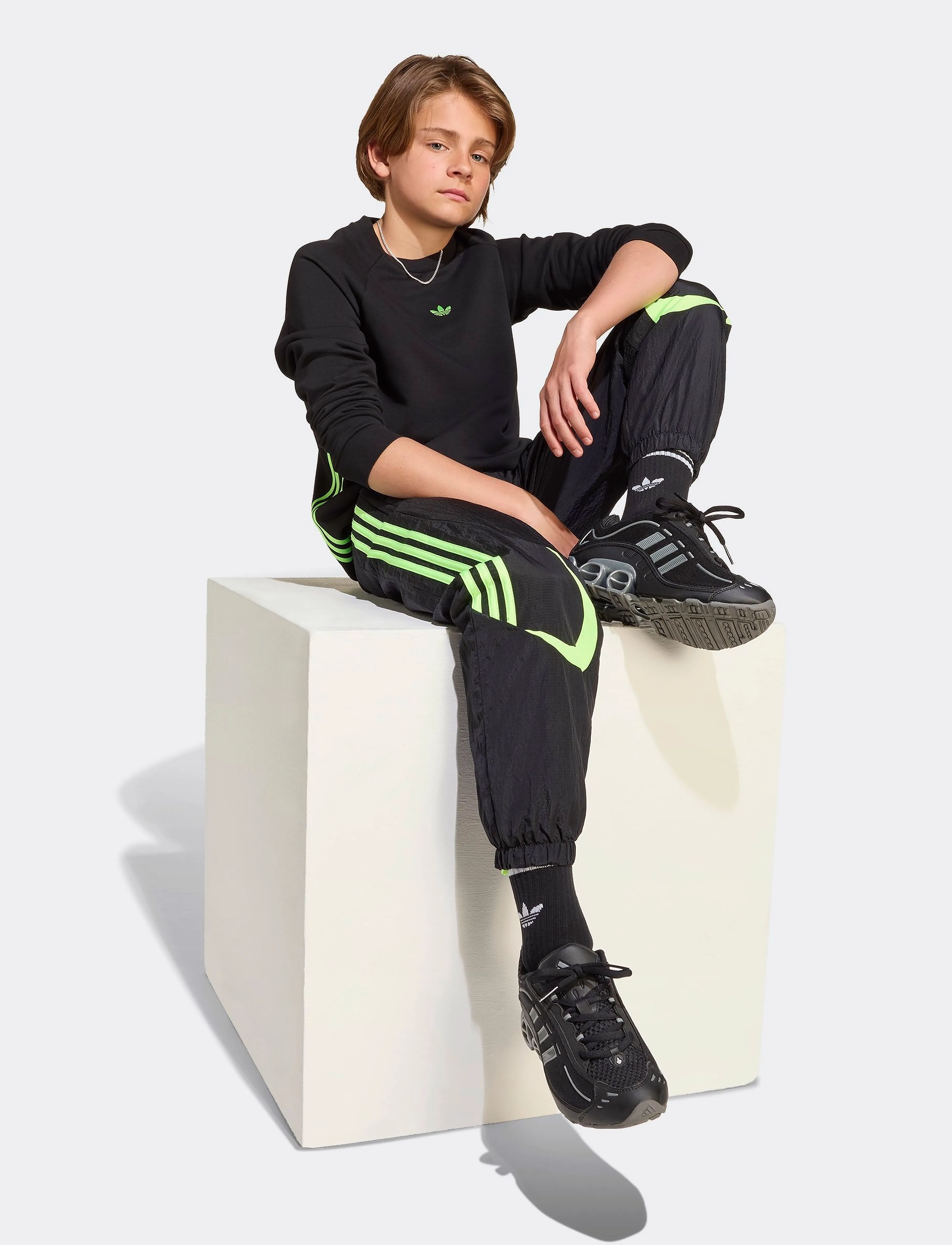 adidas Originals - LOOSE CREW - black - 5