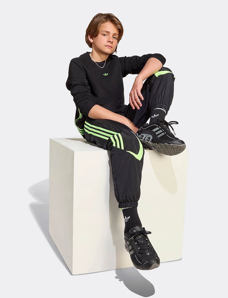 adidas Originals - LOOSE CREW - black - 5