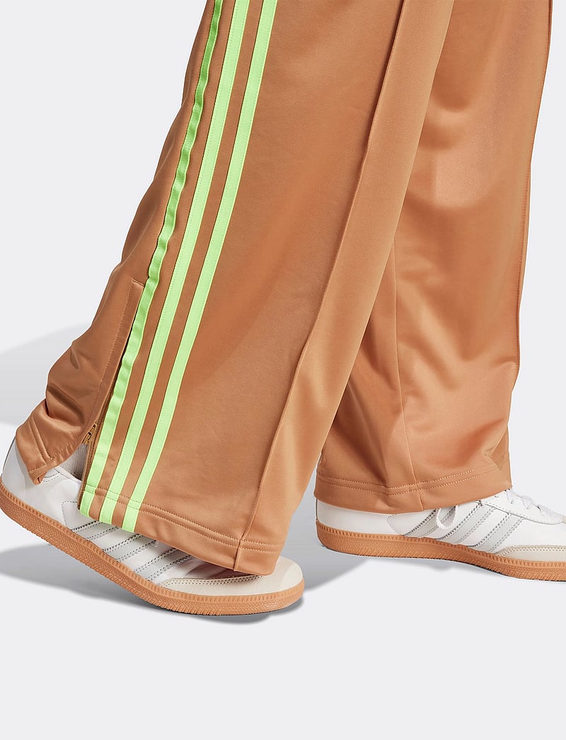 adidas Originals - FIREBIRD TP - träningsbyxor - cardbo/siggnr - 4