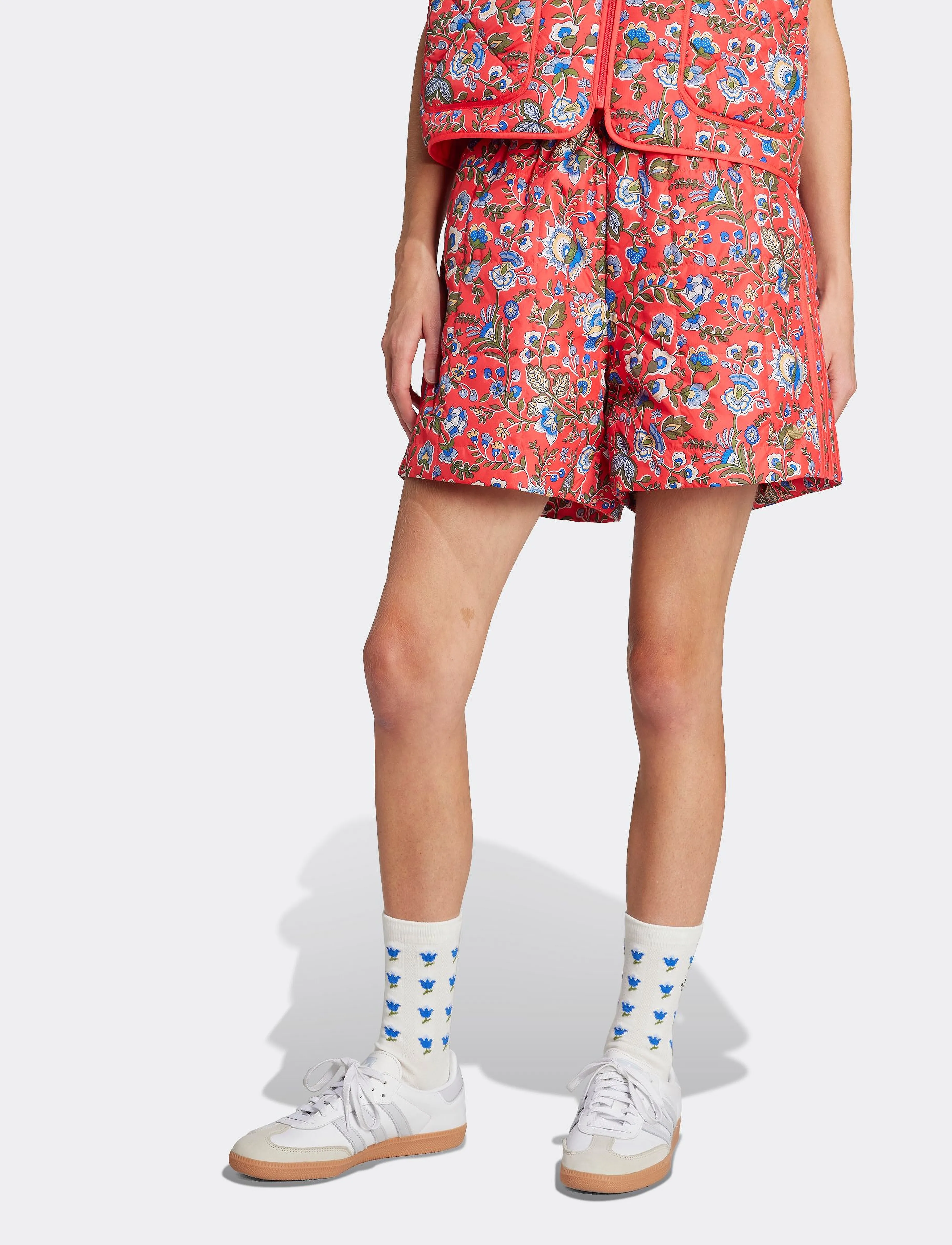 adidas Originals Liberty Shorts, Kvinder, Blomstrede Quiltede Shorts, Rød, Str: XS