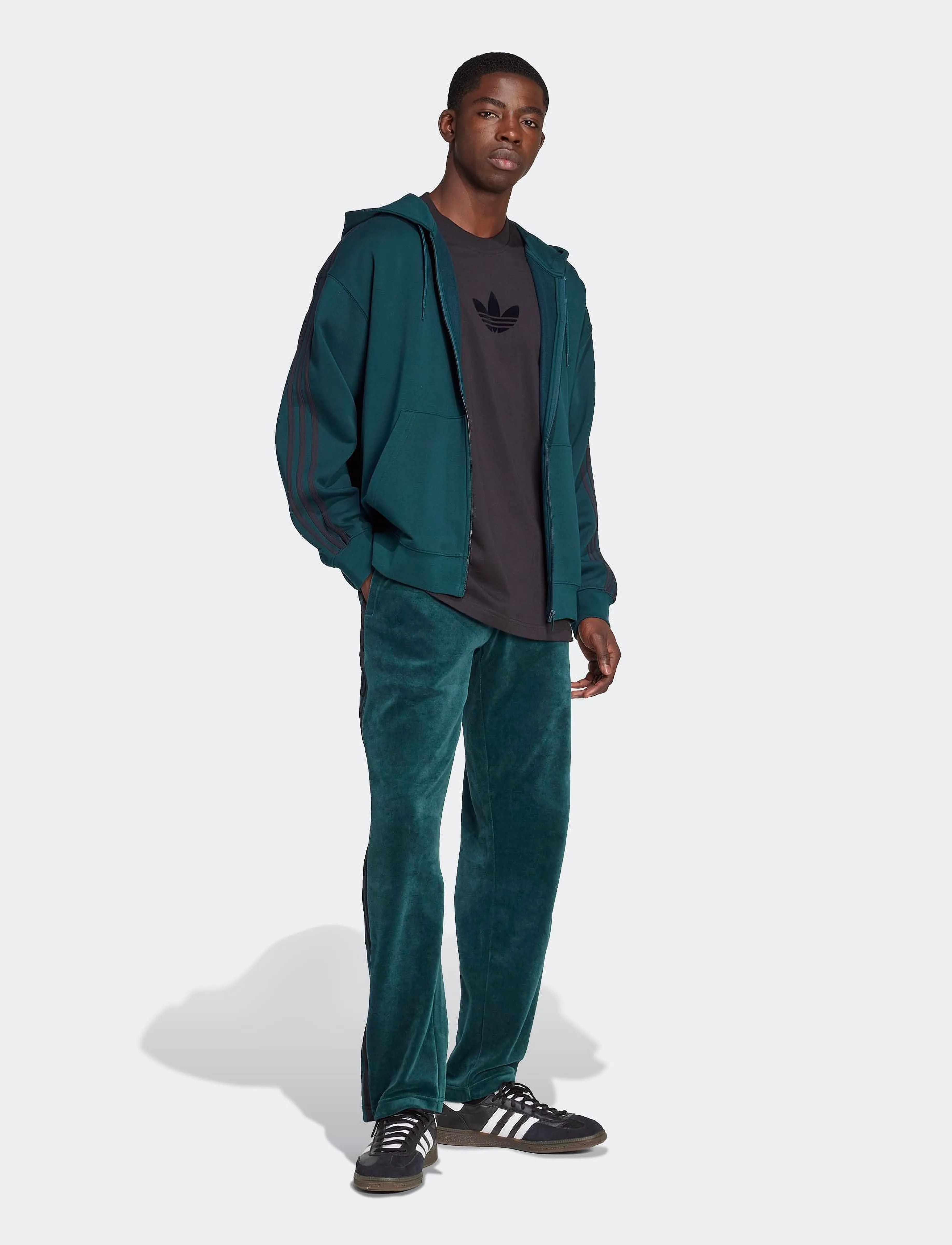 adijx1549_caurivyblack_10.webp