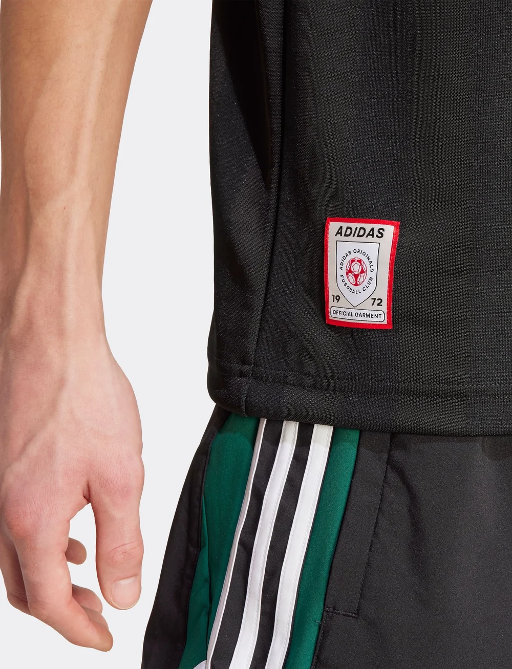 adidas Originals - 90s JRSY - oberteile & t-shirts - black - 4