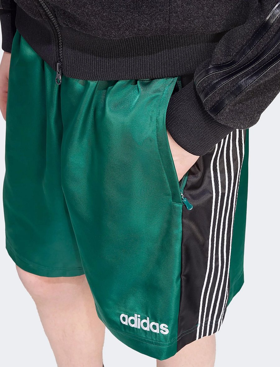 adidas Originals - ARCHIVE SHORT - cgreen/black - 2