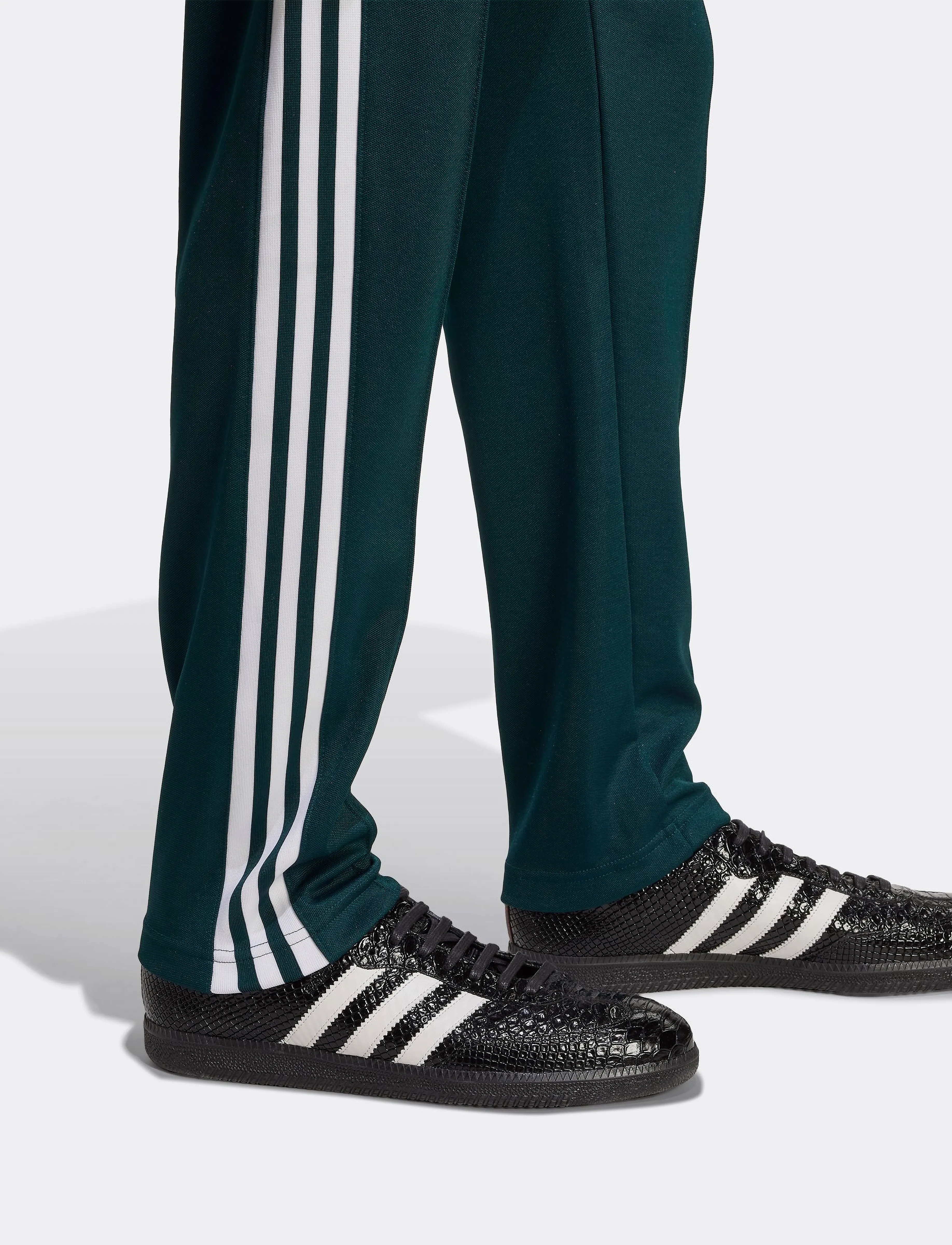adidas Originals - CLASSIC TP - Íþróttabuxur - aurivy/white - 4