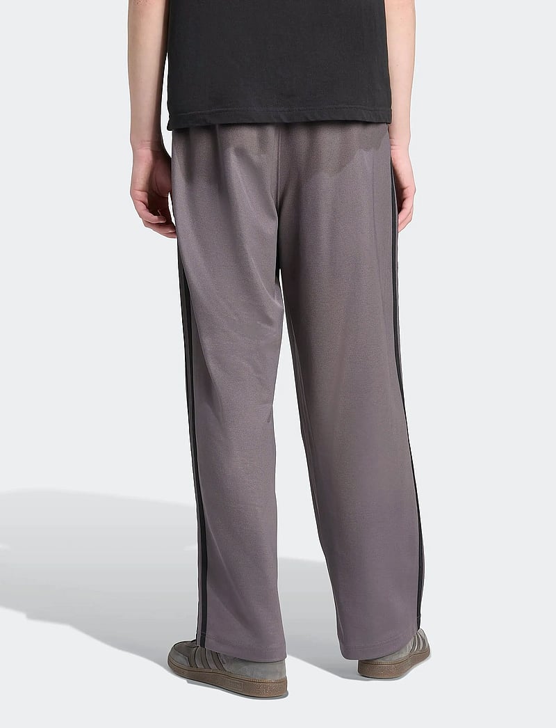 adidas Originals - BAGGY TP - grestr/black - 3