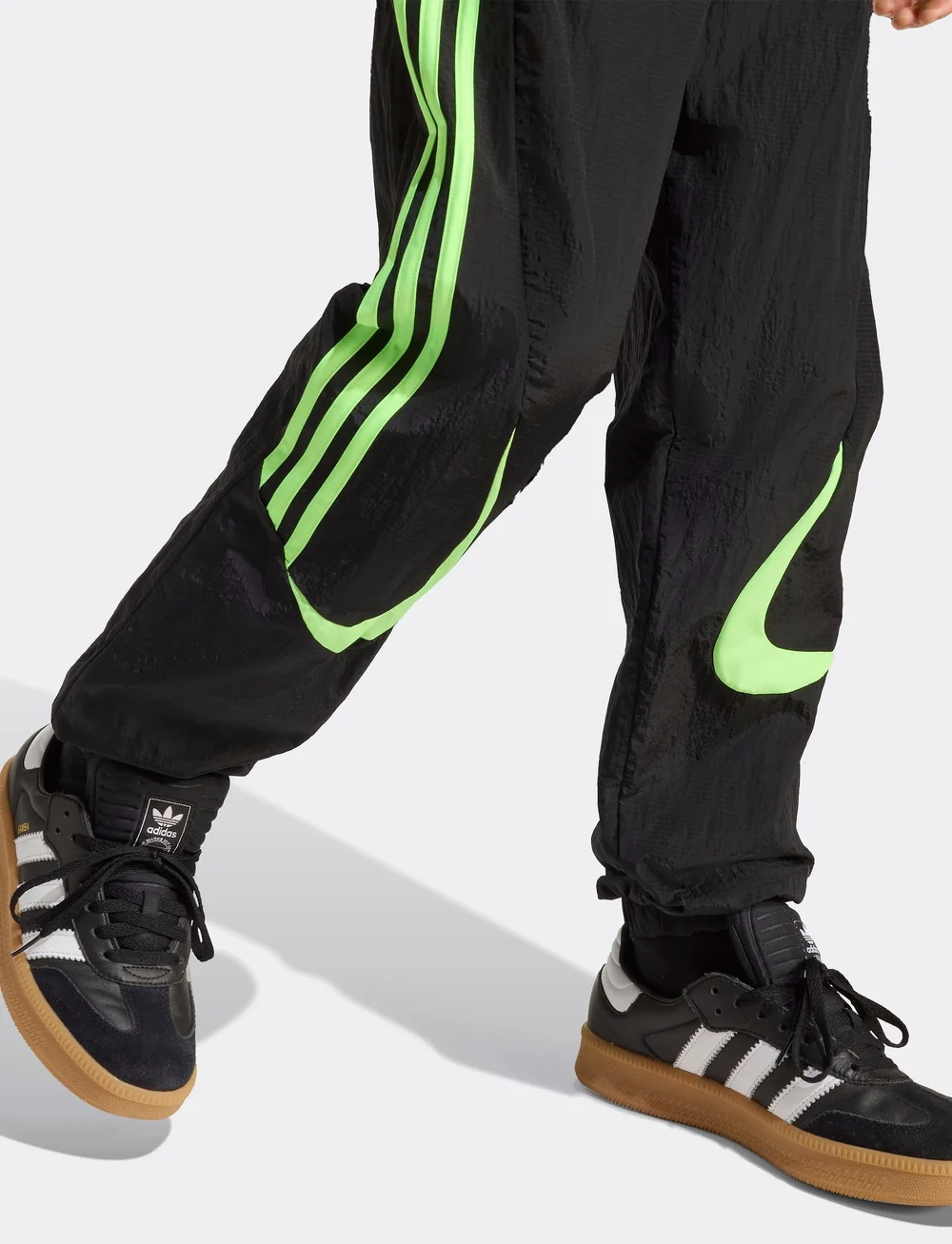 adidas Originals - TEAMGEIST TP - sweatpants - black/siggnr - 3