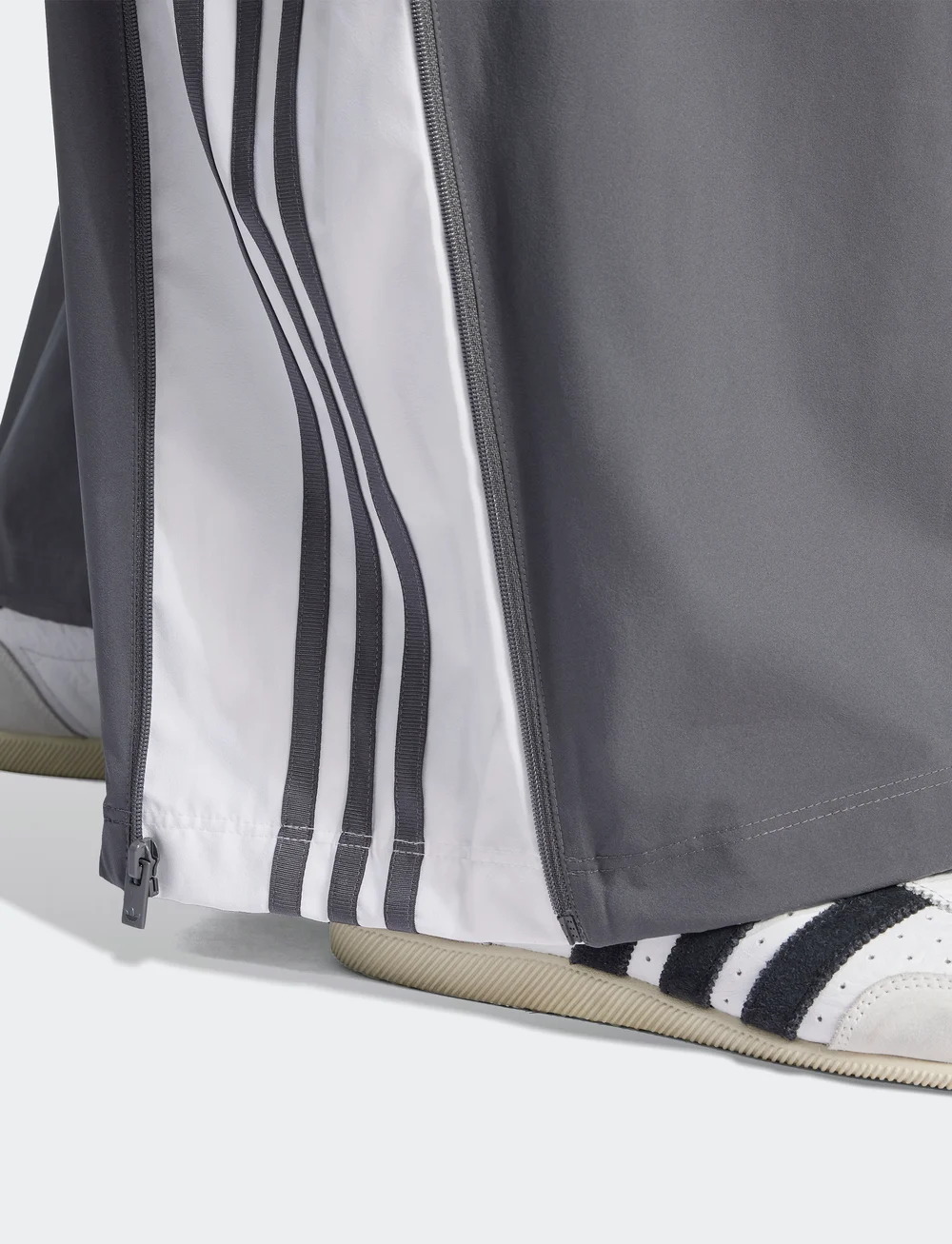 adidas Originals - WOVEN TP - treeningpüksid - grefiv - 2