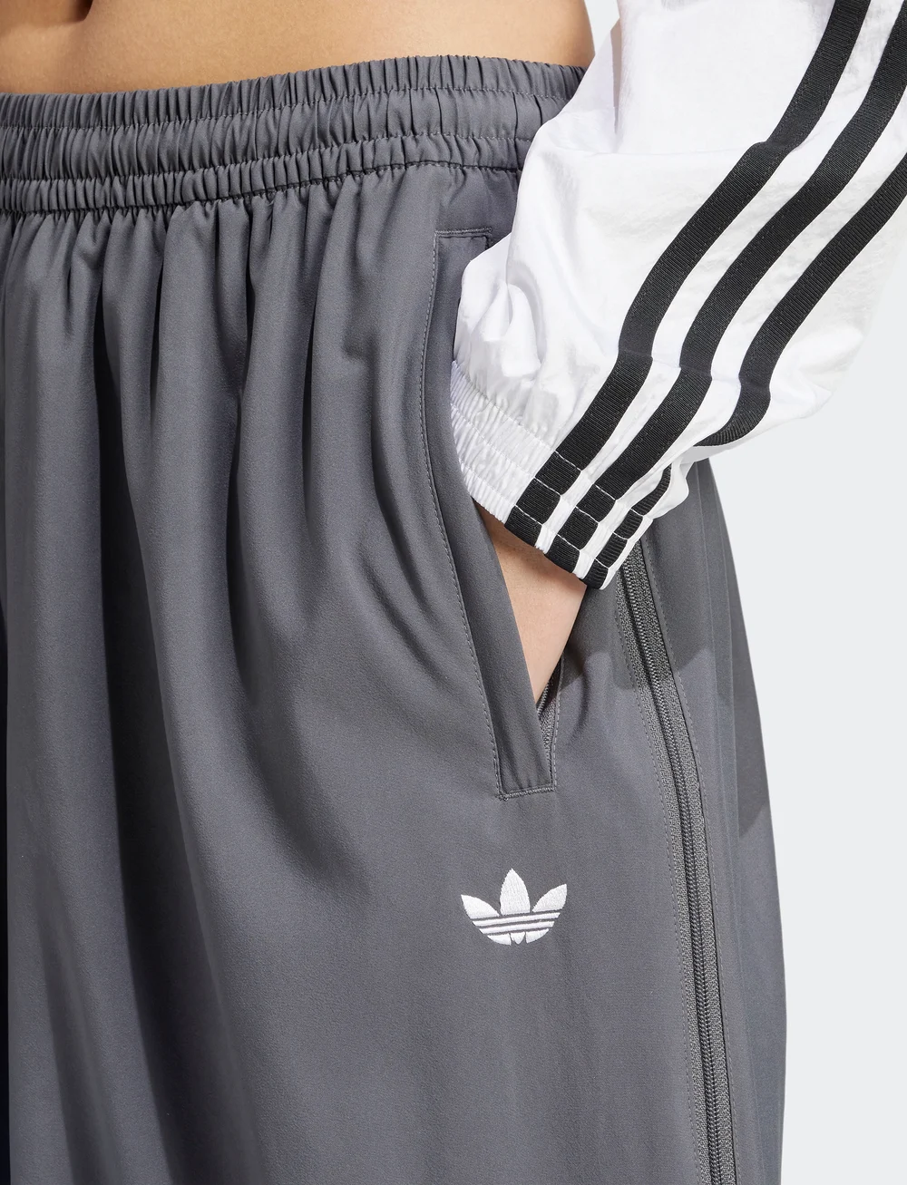adidas Originals - WOVEN TP - treeningpüksid - grefiv - 5