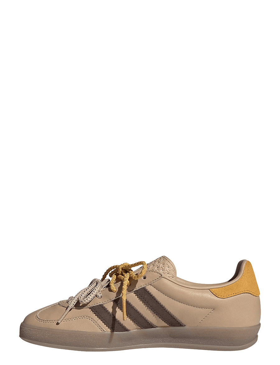 adidas Originals - GAZELLE INDOOR W - low top sneakers - magbei/brown/preyel - 1