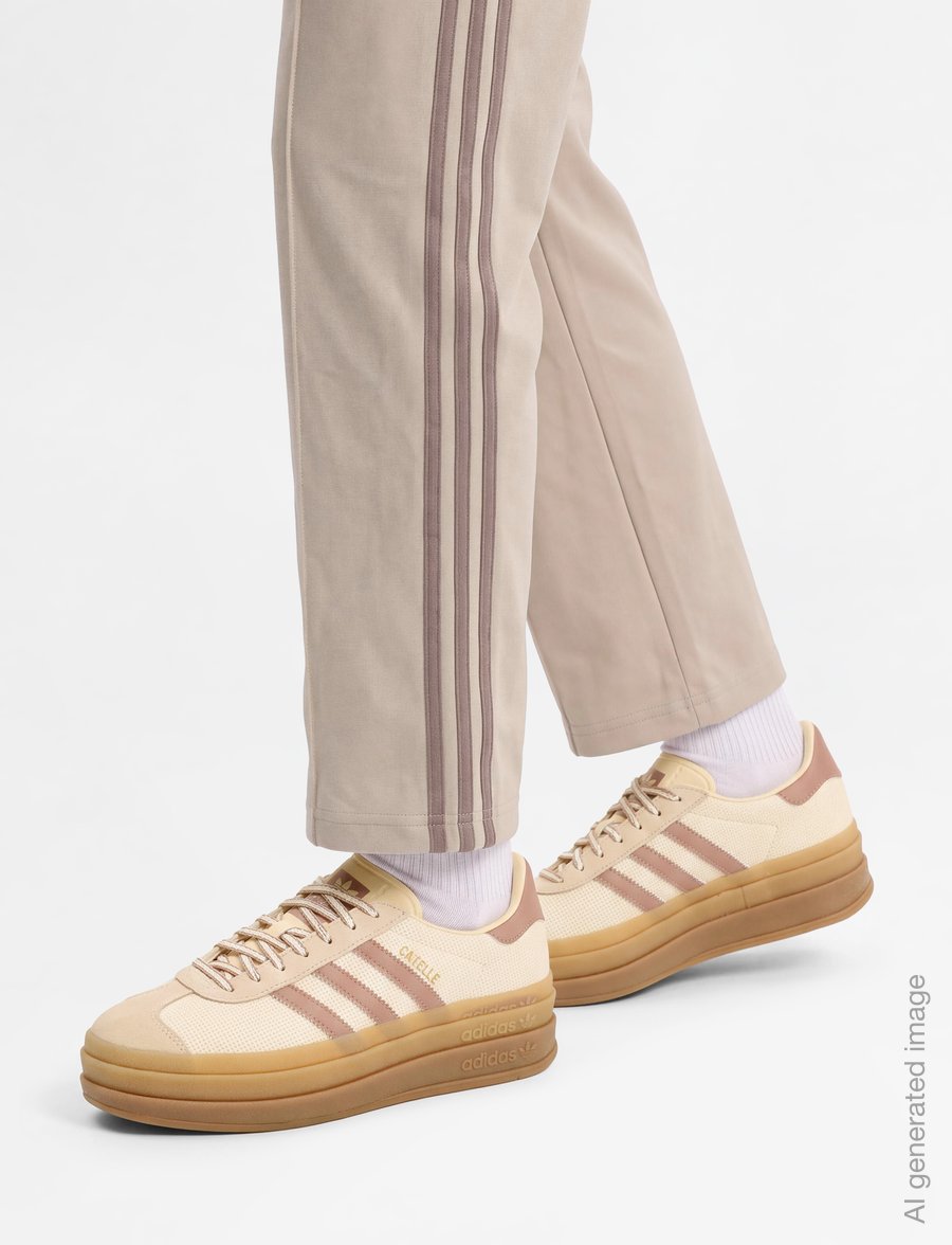 adidas Originals - GAZELLE BOLD W - lave sneakers - warvan/clastr/crewht - 5