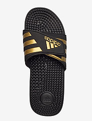 adidas Sportswear - ADISSAGE SLIDES - laagste prijzen - cblack/goldmt/cblack - 3