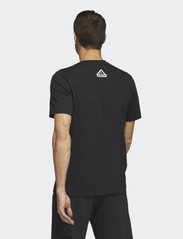 adidas Sportswear - City Escape Graphic Pocket T-Shirt - die niedrigsten preise - black - 3