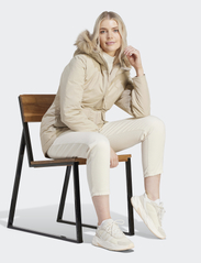 adidas Sportswear - Hooded Fur Parka - bovenkleding - wonbei - 4