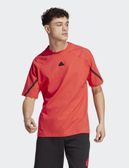 adidas Sportswear - Designed 4 Gameday T-Shirt - kortermede t-skjorter - brired - 2