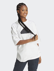 adidas Sportswear - W FI BOS BF TEE - t-shirts - white - 2