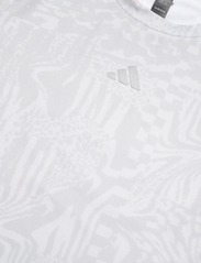 adidas Sportswear - JG RUN TEE - trumpomis rankovėmis - white/gretwo/refsil - 2