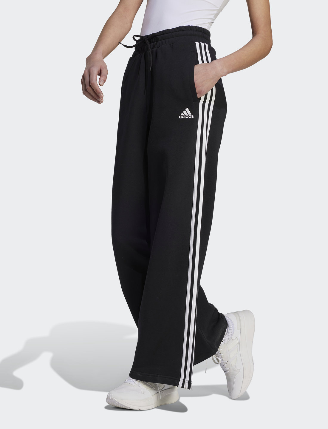 adidas Sportswear Essentials 3 stripes Fleece Wide Pant Kleding Boozt