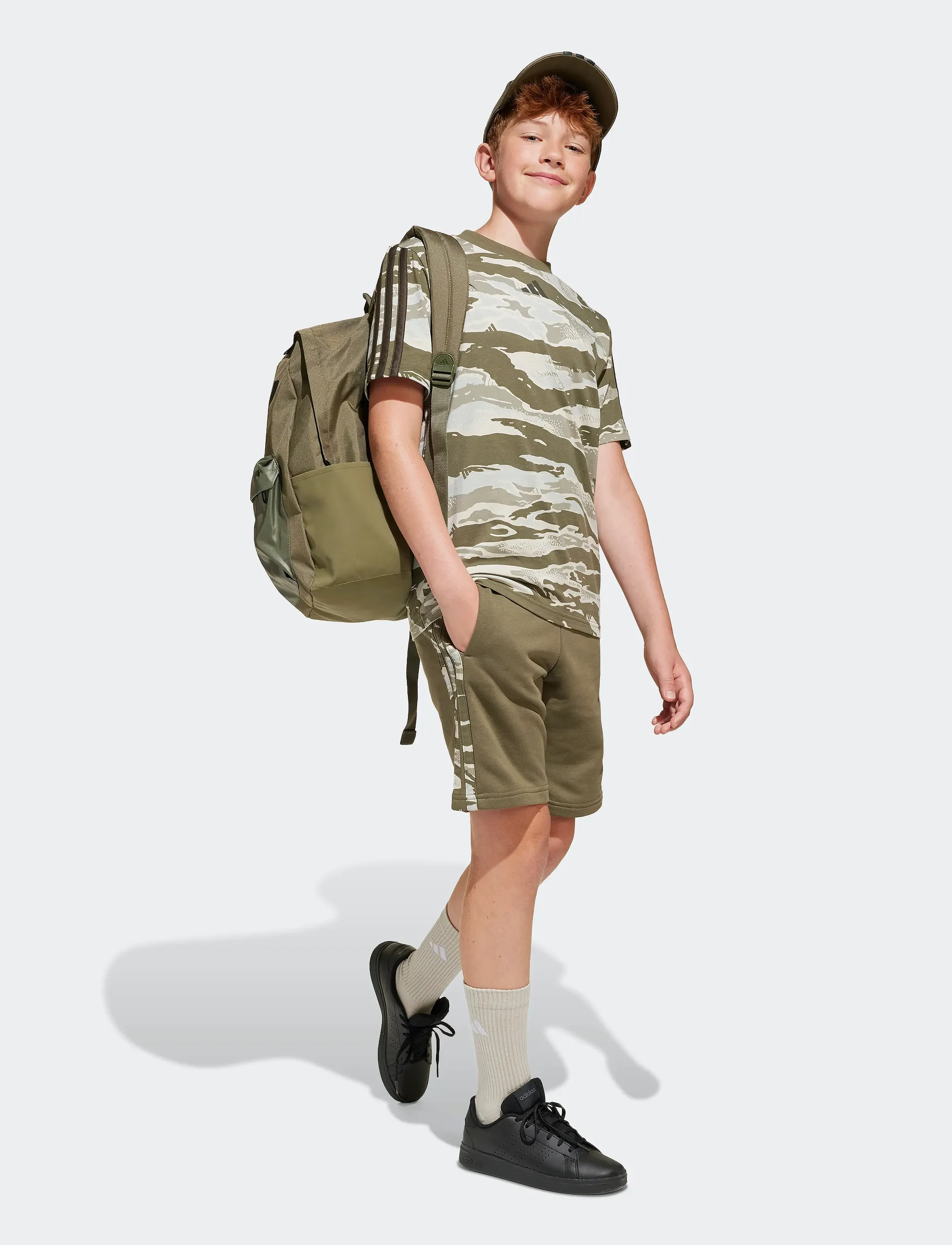 adidas Sportswear J CAMO SHORT - Sweat shorts - OLISTR/MULTCO / khaki/green