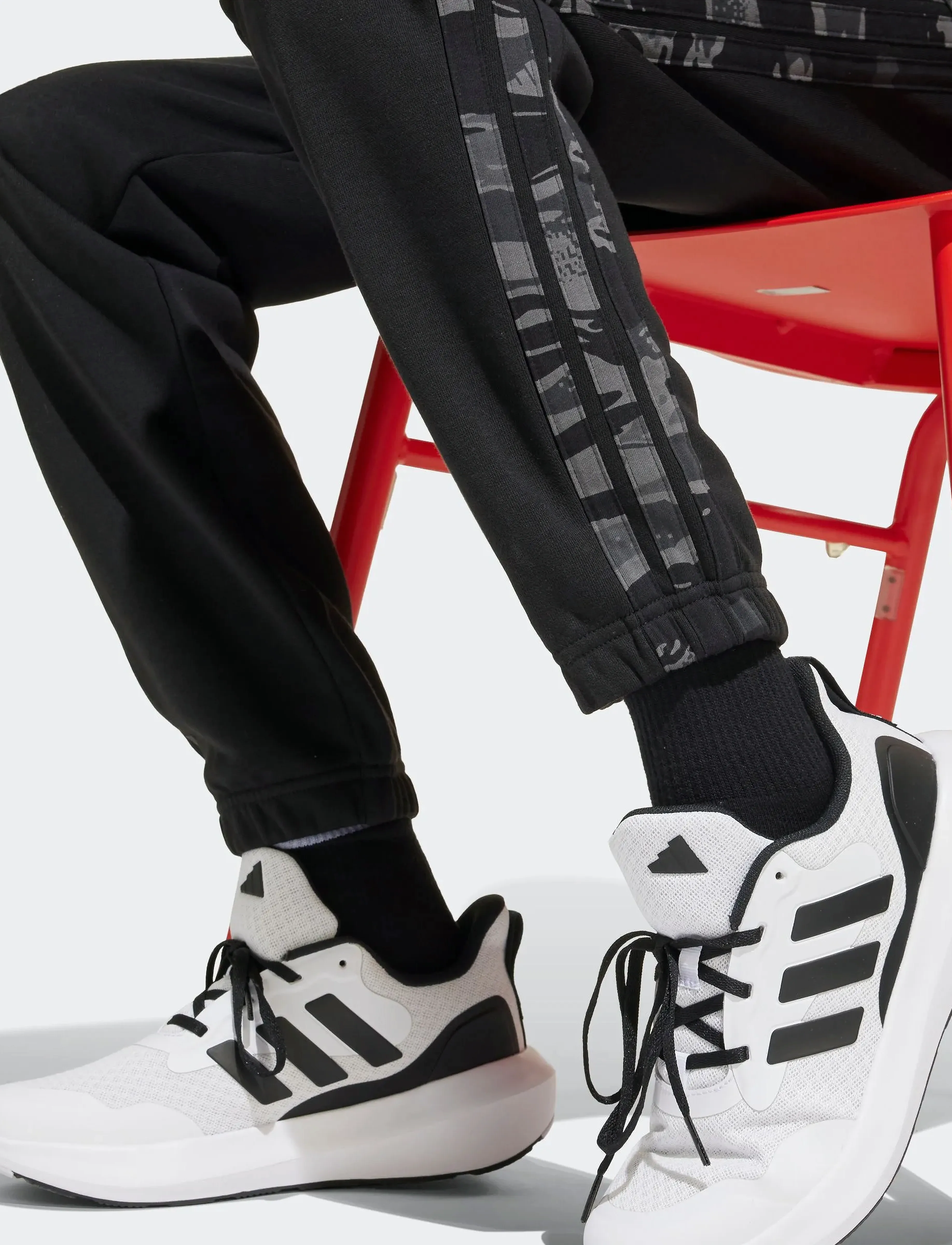 adidas Sportswear - J CAMO FT PT - black/multco - 5