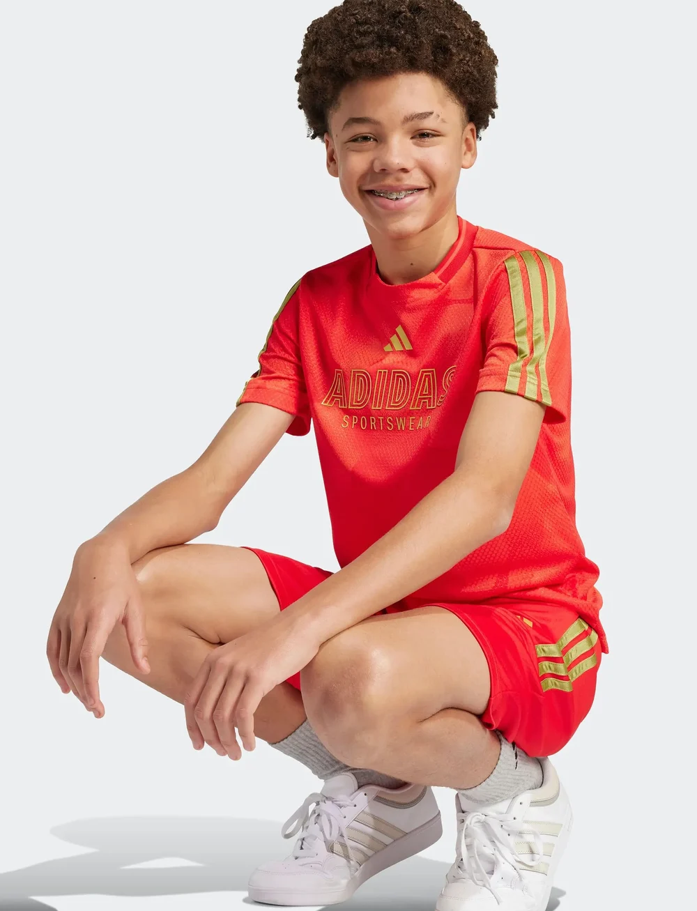 adidas Sportswear - J HOT COF TEE - sporttoppar - vivred/goldmt - 4