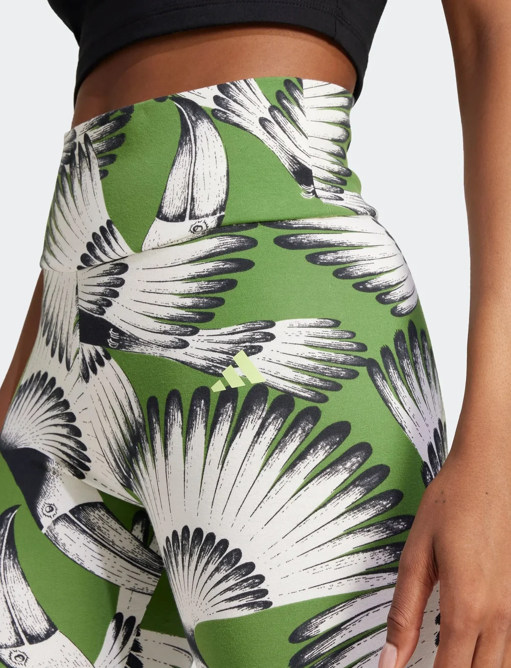 adidas Sportswear - FARM BIKE SHORT - freizeit shorts - crewht/cregrn/black - 5