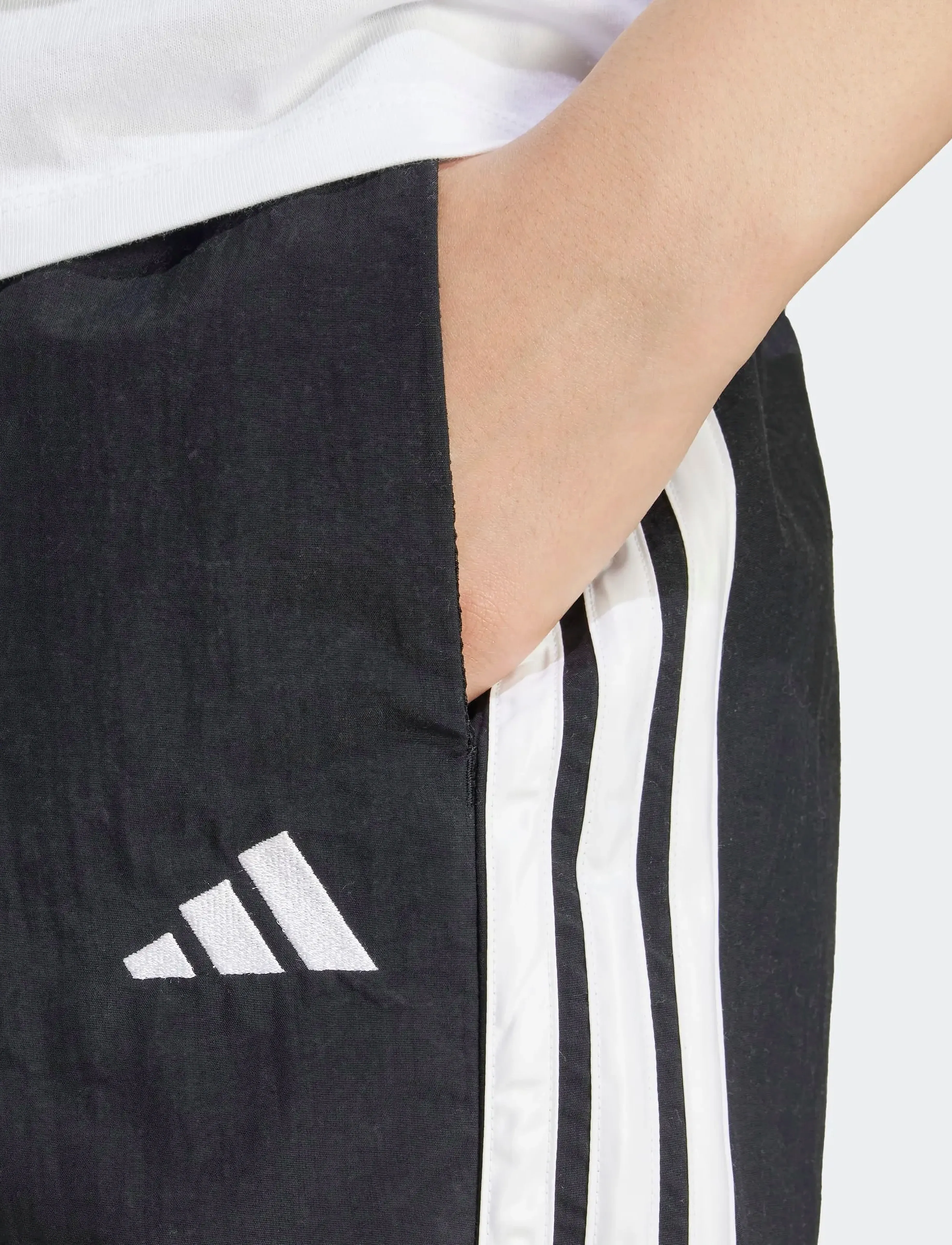 adidas Sportswear - W 3S WV SHO - afslappede shorts - black/white - 5