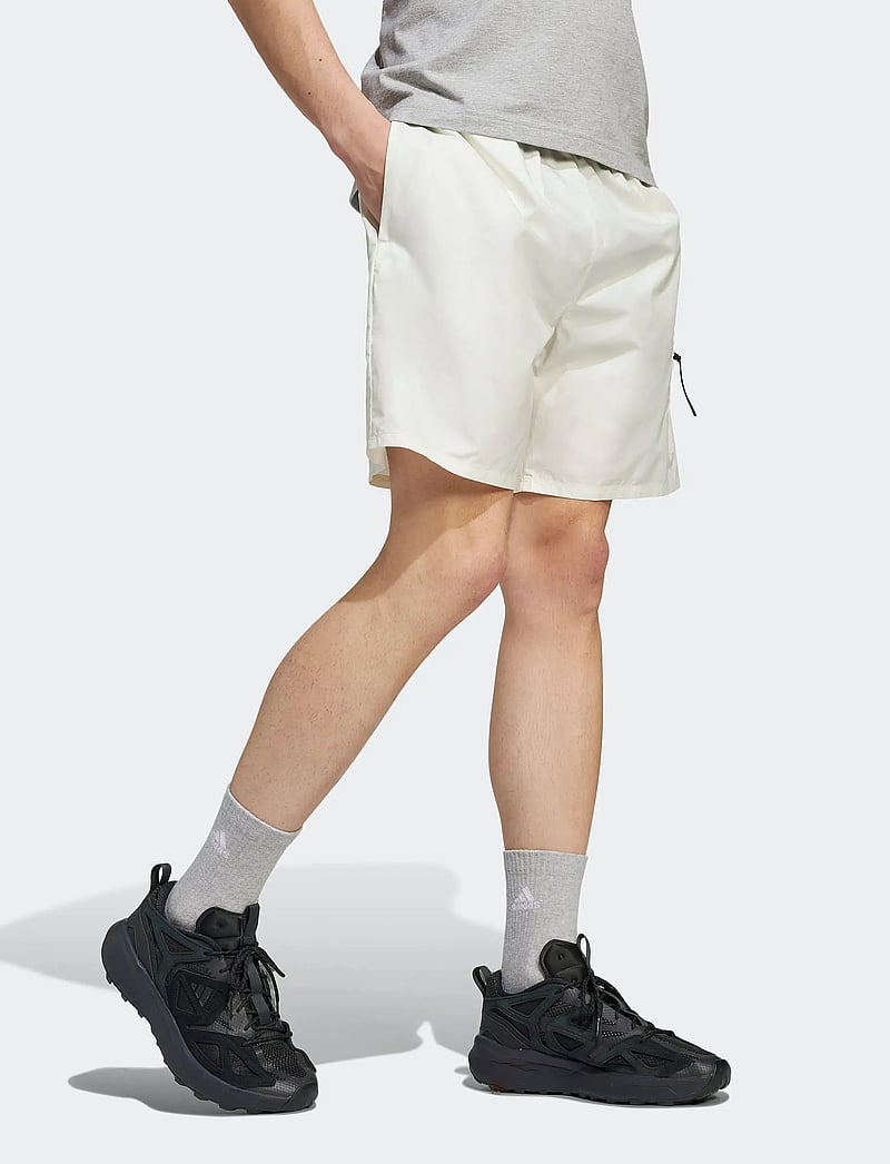 adidas Sportswear - M CE SHO GD - vabaaja lühikesed püksid - owhite - 0