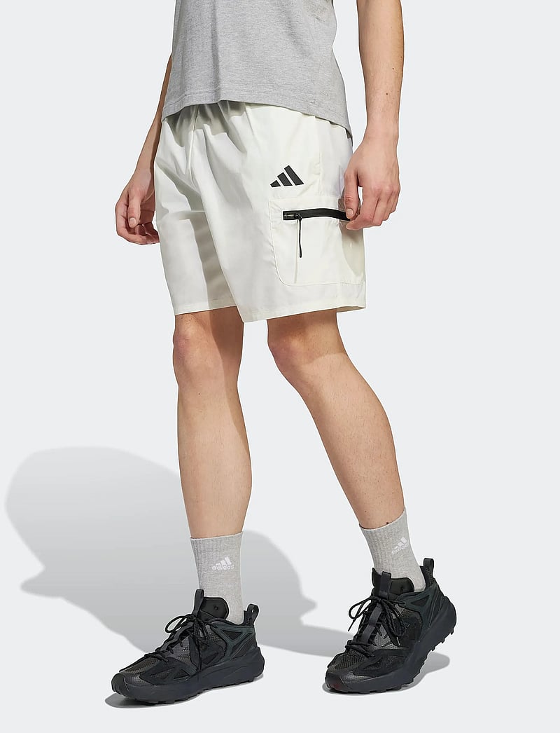 adidas Sportswear - M CE SHO GD - vabaaja lühikesed püksid - owhite - 4