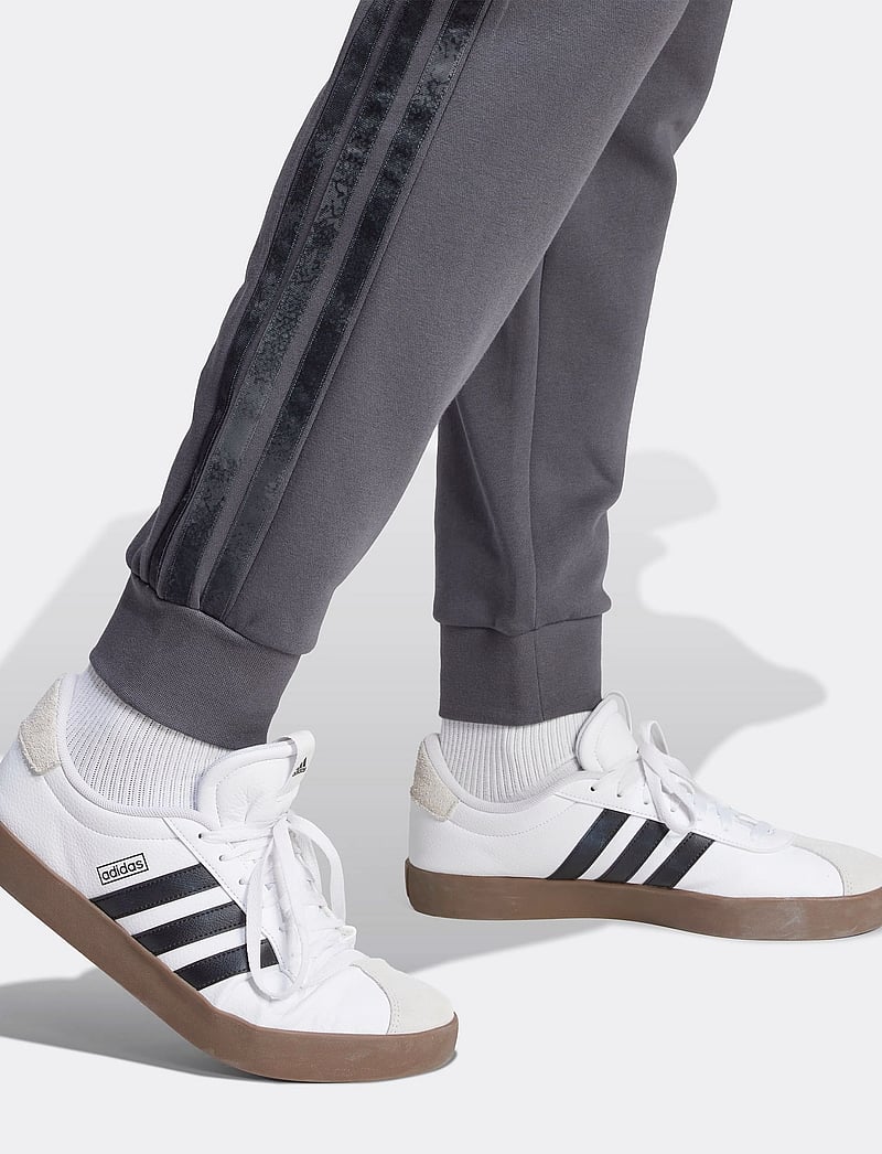 adidas Sportswear - M SEA AOP PT - sweatpants - gresix/multco/white - 4