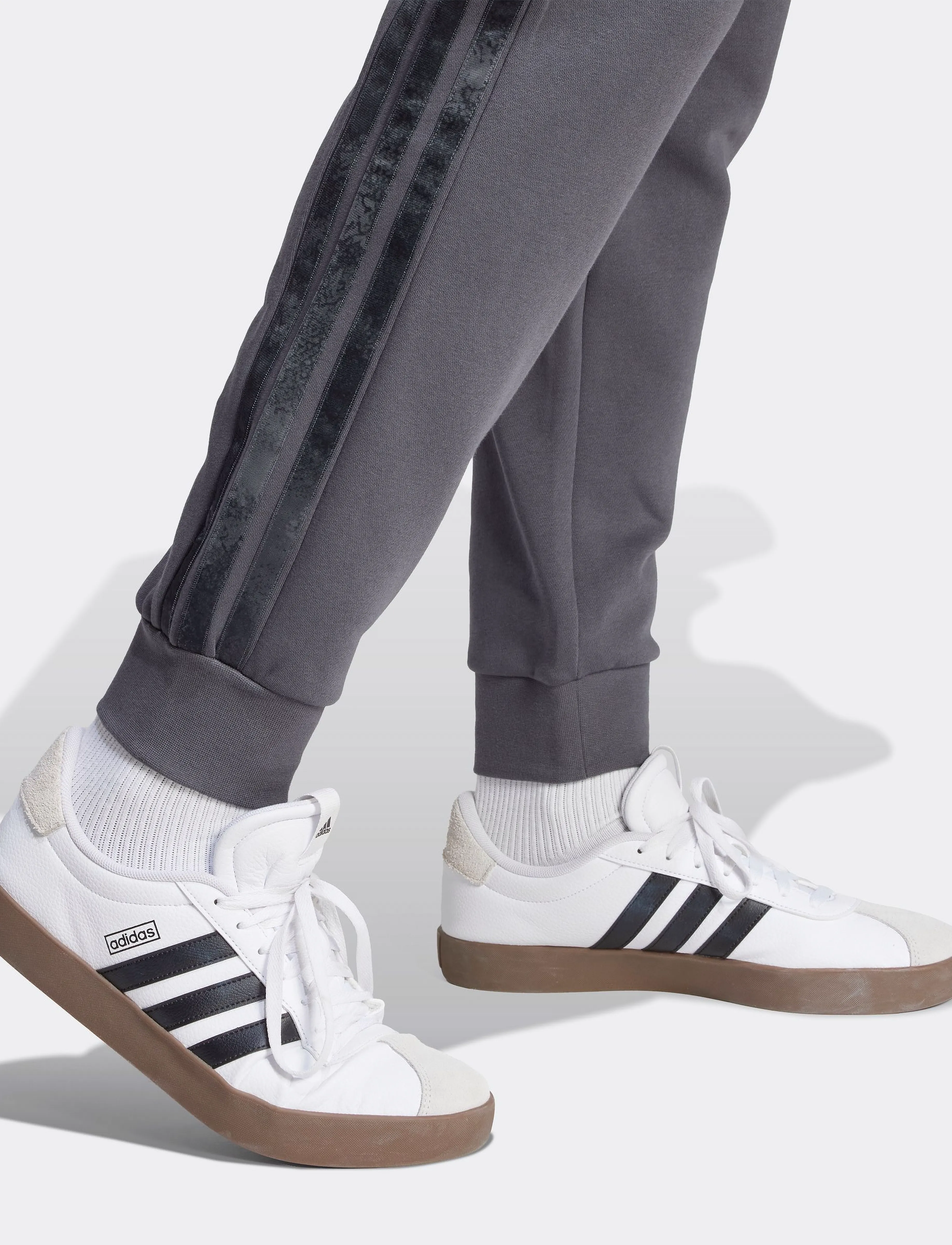 adidas Sportswear - M SEA AOP PT - hosen - gresix/multco/white - 4