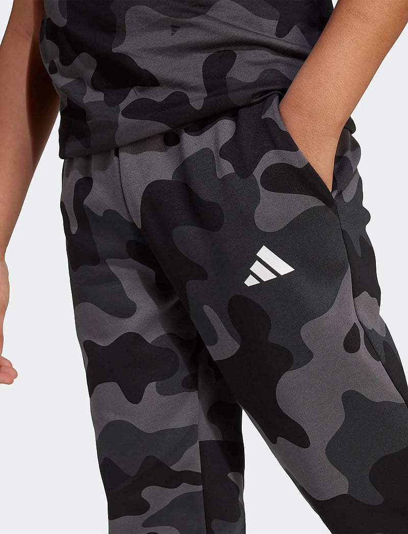 adidas Sportswear - J CAMO FL PANT - bikses - black/white - 4