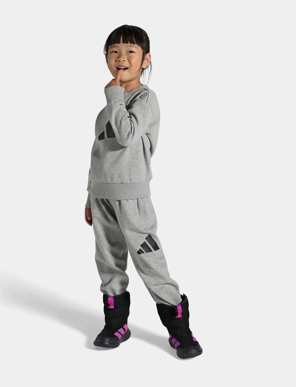 adidas Sportswear - Winterplay C - jalanõud - cblack/purbur/impora - 0