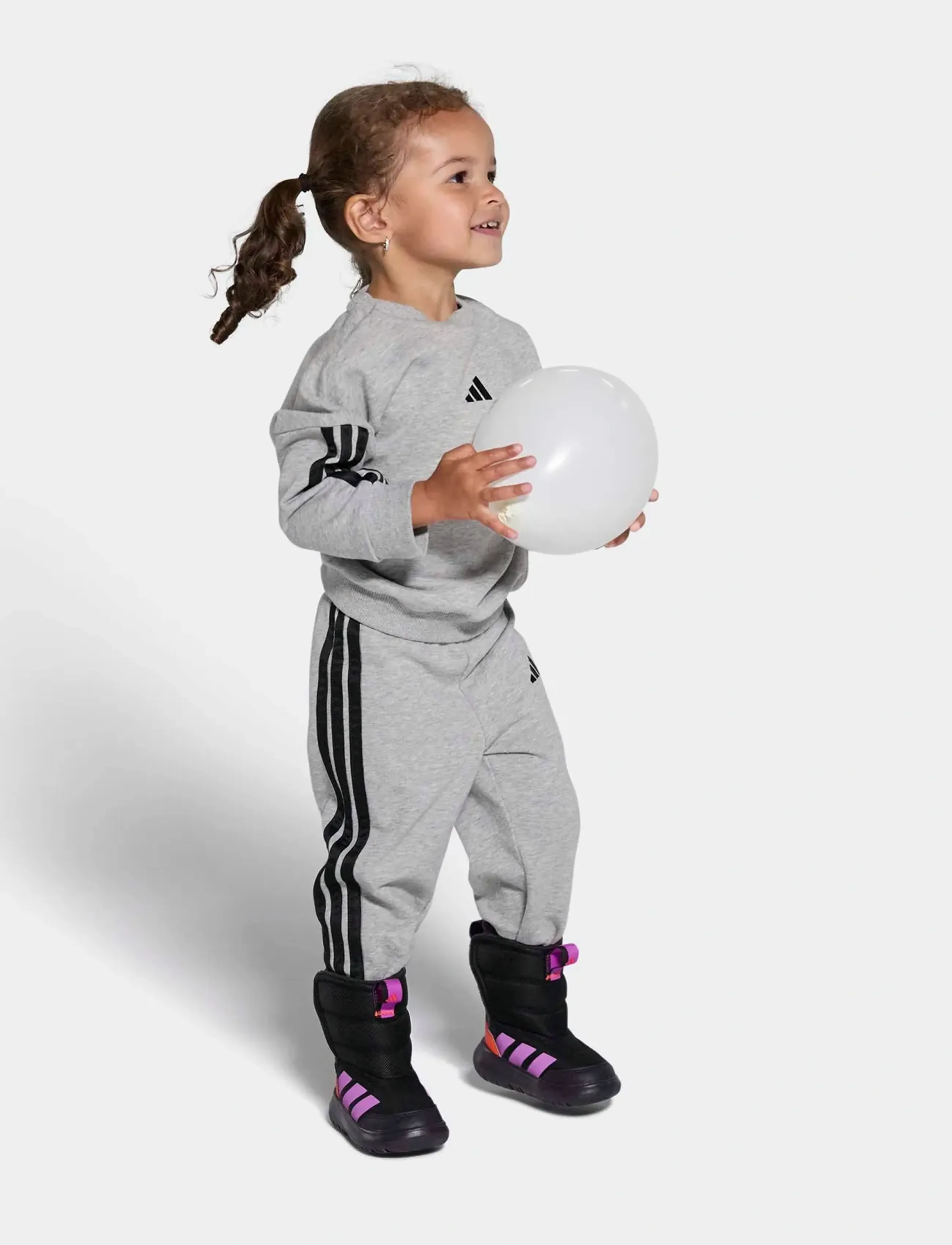 adidas Sportswear - Winterplay I - schuhe - cblack/purbur/impora - 0