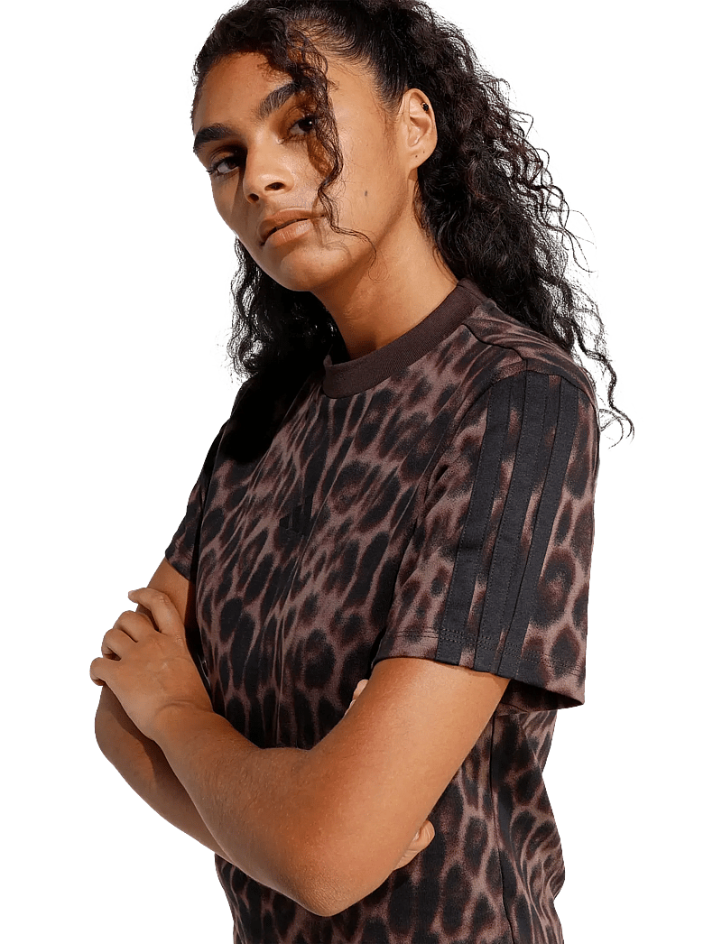 adidas Sportswear - W AOP 3S T - t-shirts - multco/earstr - 4