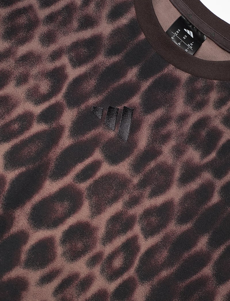 adidas Sportswear - W AOP 3S T - t-shirts - multco/earstr - 2