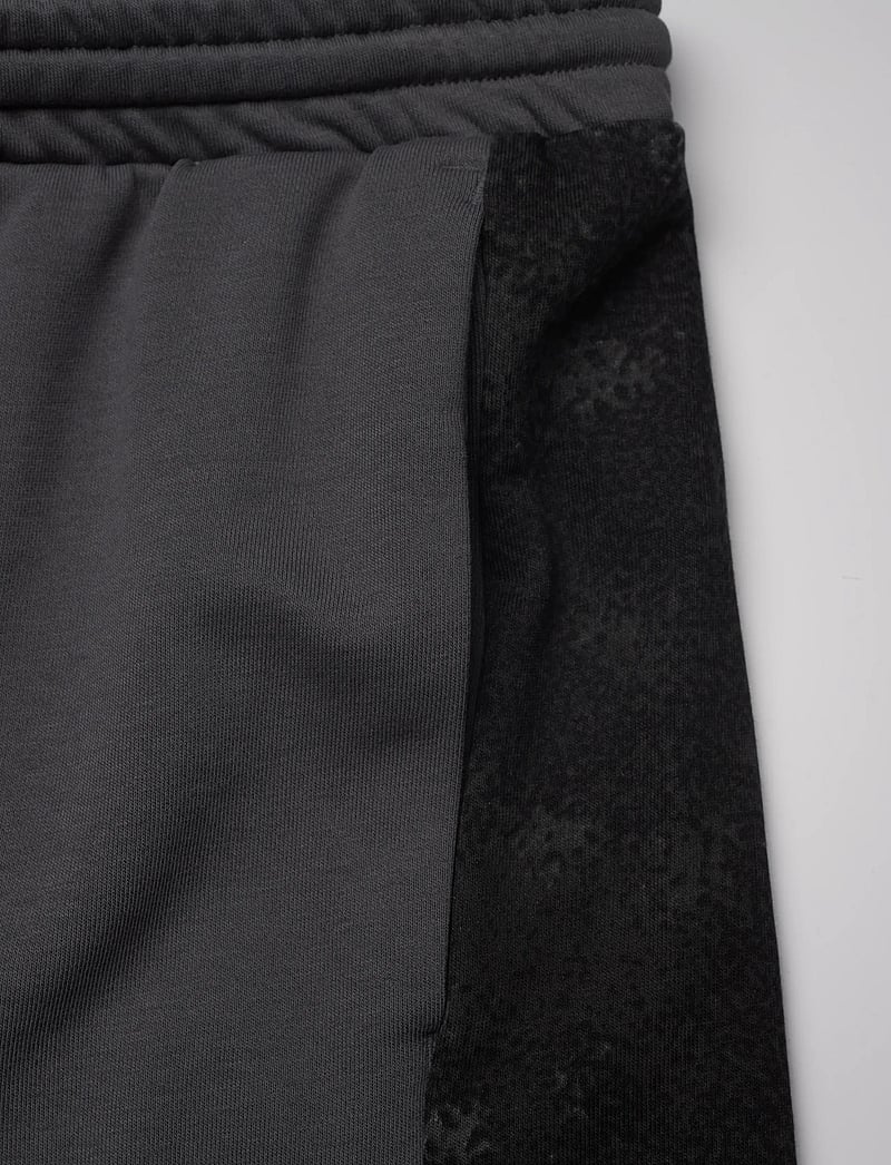 adidas Sportswear - M CAMO PRINT SH - bottoms - gresix/multco - 4