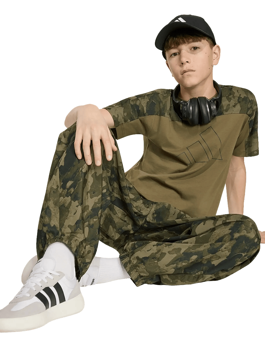 adidas Sportswear - J CAMO PT AOP - kargopüksid - olistr/junink - 0
