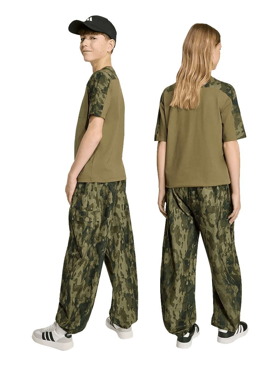 adidas Sportswear - J CAMO PT AOP - kargopüksid - olistr/junink - 2