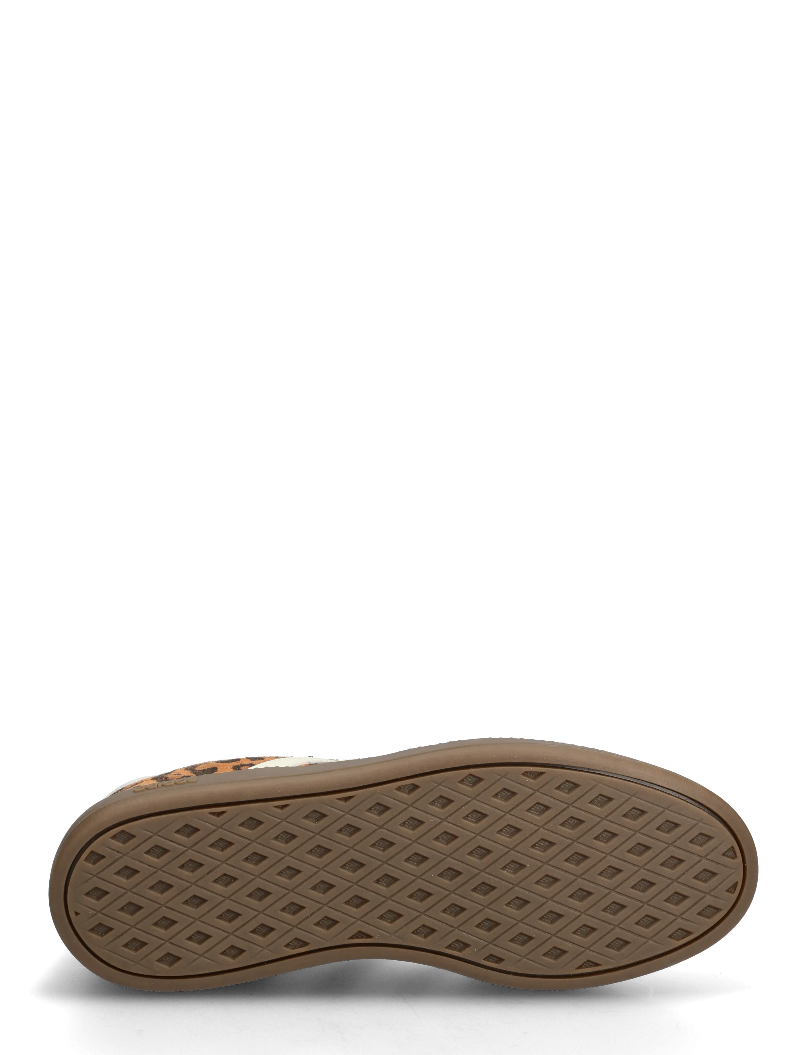 adidas Sportswear - BREAKNET SLEEK - baskets basses - dubr/crewht/gum5 - 4